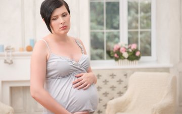Почему появляется кровь из заднего прохода при беременности?
